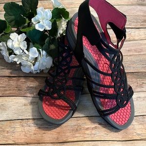 Baretraps Black/Pink Strappy Delly Walking Sandals Size 6.5M